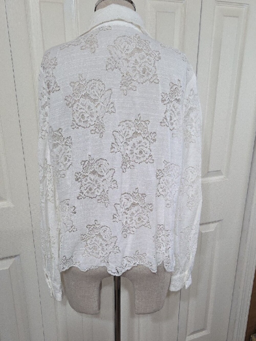 White House Black Market White Lace Button-Front Blouse - Picture 6 of 8